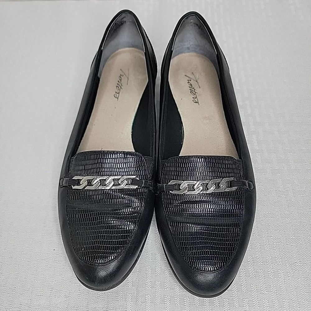 Trotters Womens Size 8M Black Leather Loafers Faux Snakeskin Chain Accent